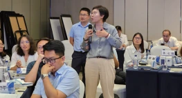 企业嘉宾进行学术分享和互动答疑